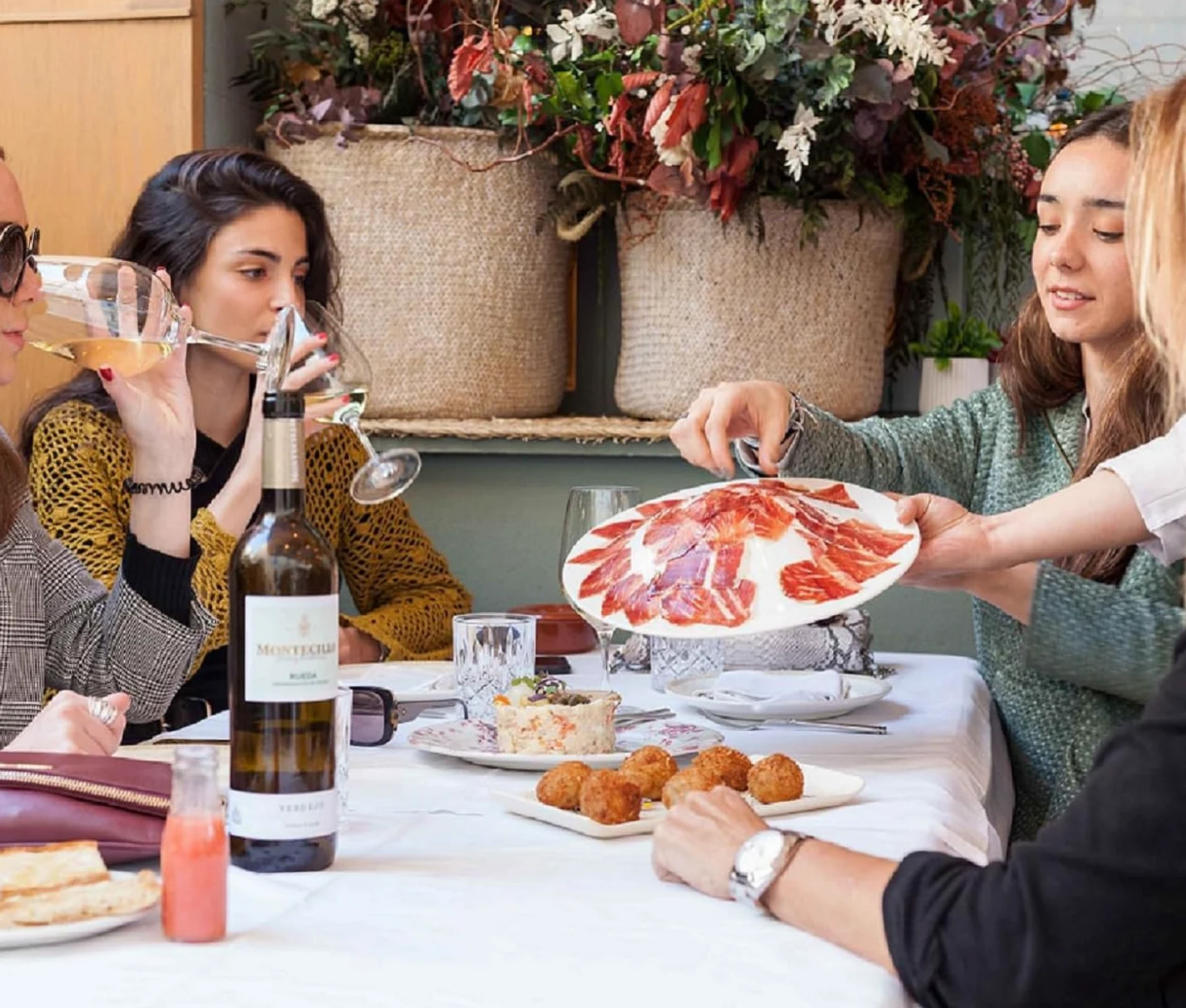 LalolaGourmet - Jambon Serrano Trevélez I.G.P. (7.5/8 kg) - Jambon Espagnol Blanc - Label BLUE Avec Plus de 17 Mois de Maturation Naturelle - 100% Naturel et Sans Gluten
