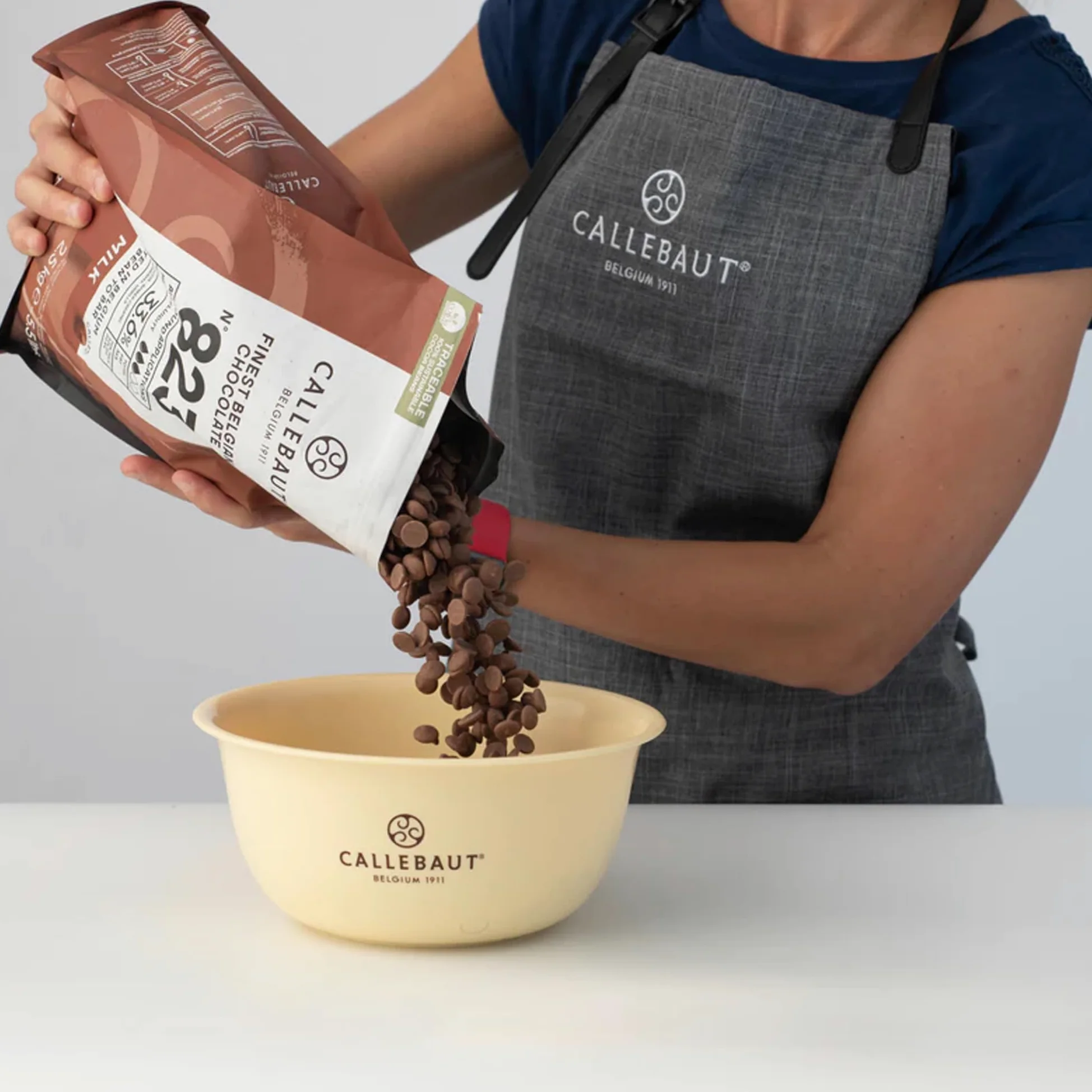 Callebaut 33,6% pépites de Chocolat au Lait (callets) Lot de 3 x 1kg