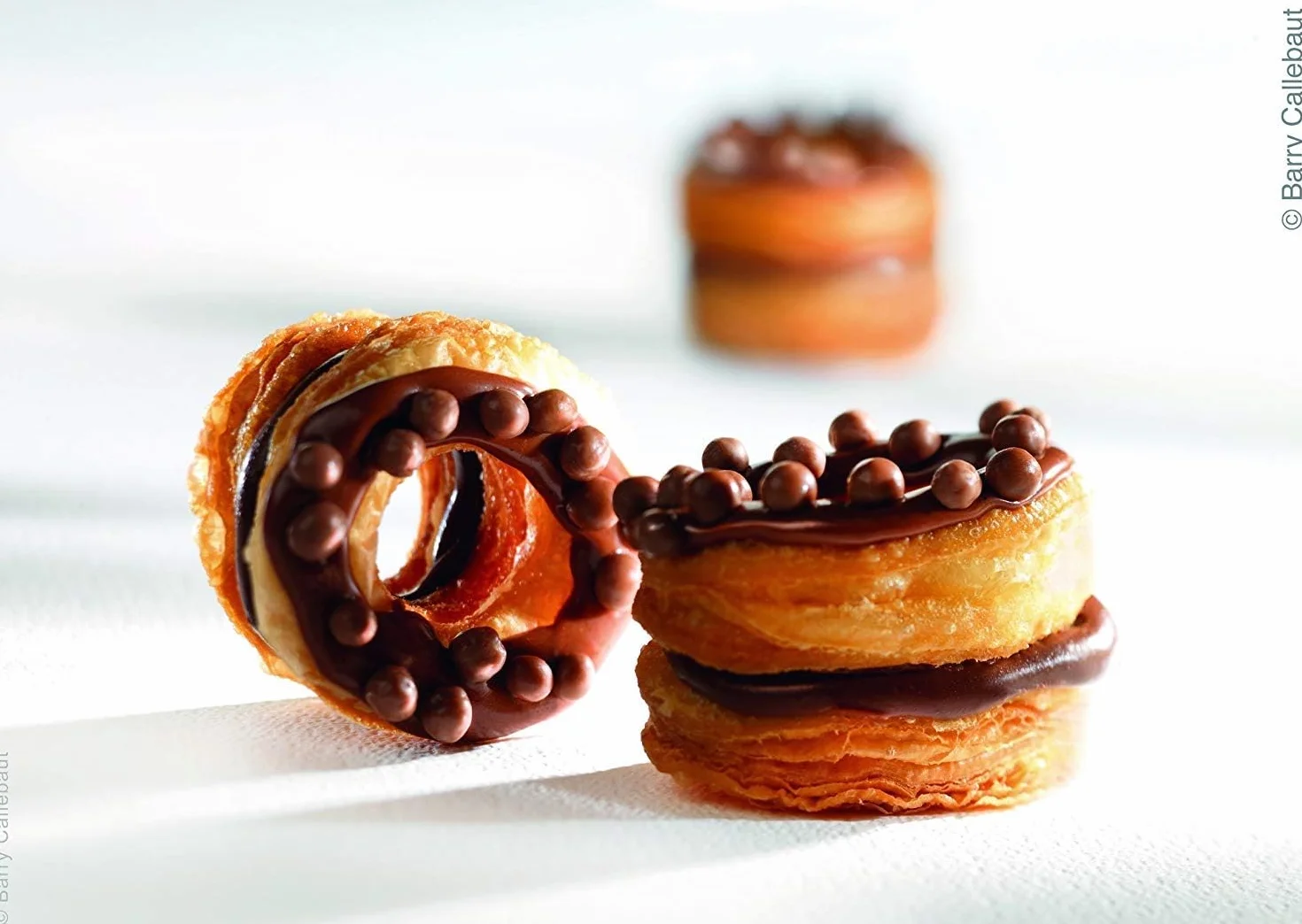 Callebaut - Chocolat noir patissier 70,5% (2.5kg) - Callets de chocolat de qualité professionnelle - Recette 70 30 38 - palets multi usage - sachet refermable